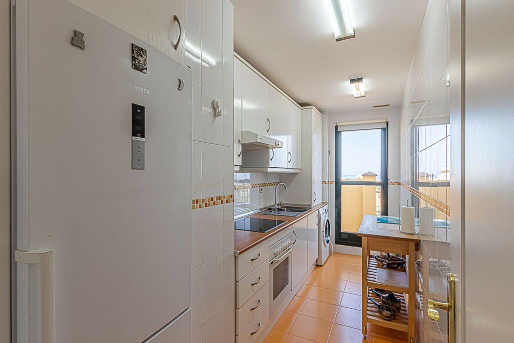 Middle Floor Apartment Benalmadena Málaga - image 3