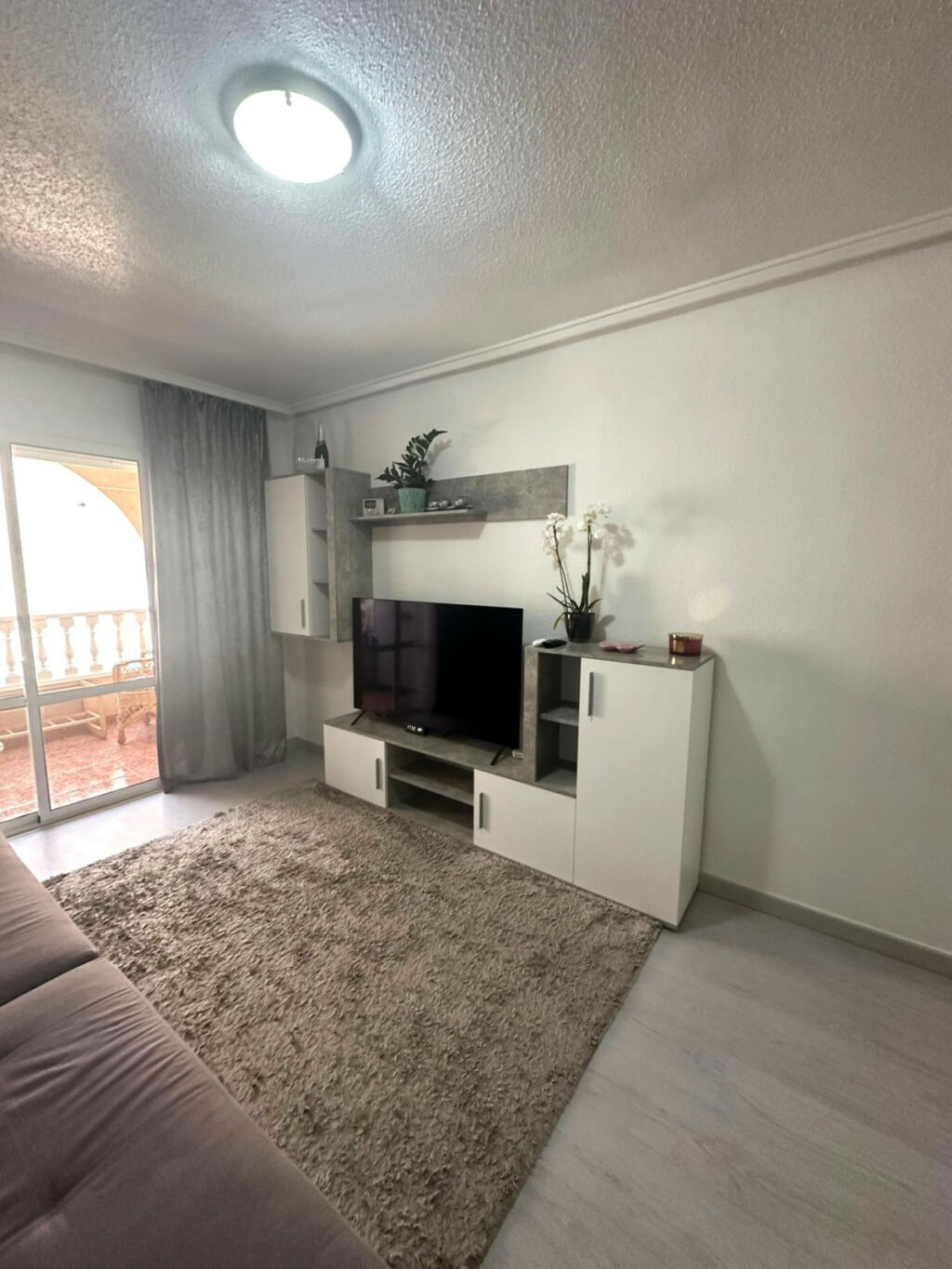 Middle Floor Apartment Torrevieja Alicante - image 3