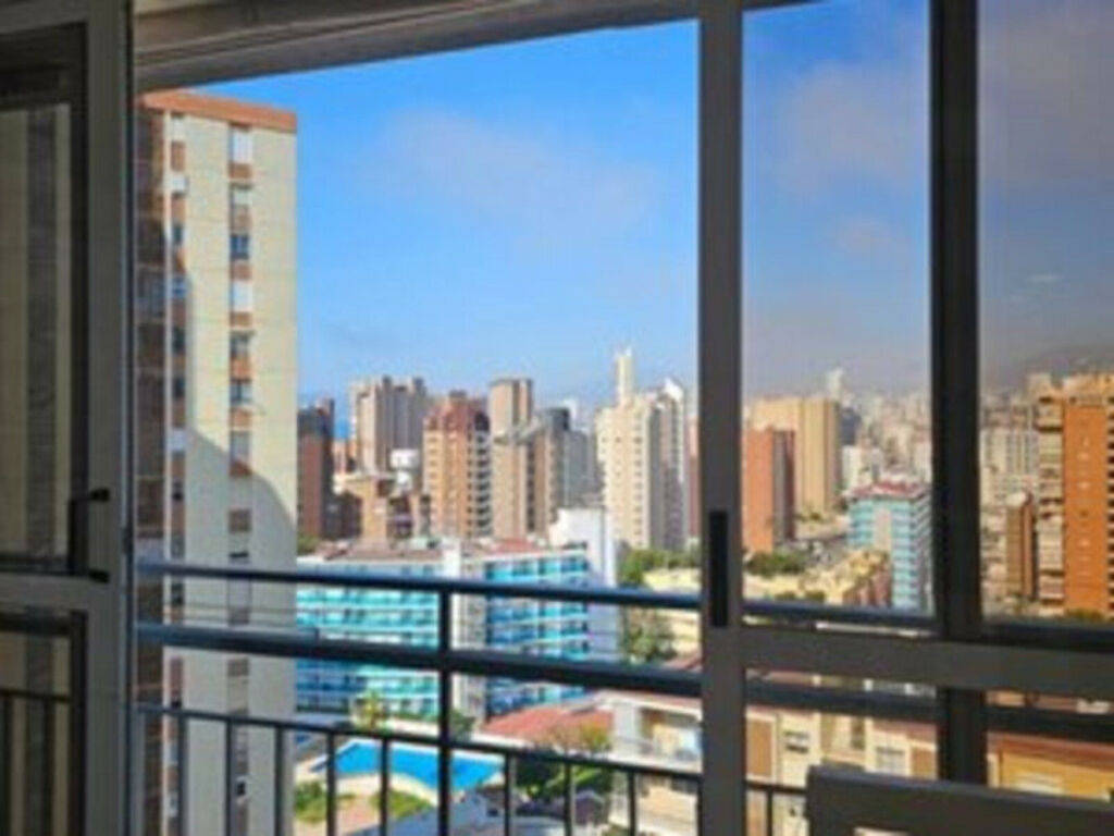 Middle Floor Apartment Benidorm Alicante - image 3