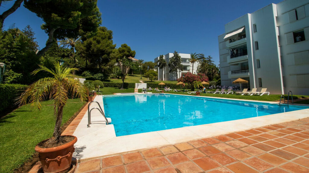 Ground Floor Apartment Los Monteros Málaga - image 5