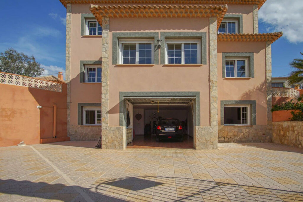 Detached Villa Los Pinos Alicante - image 3