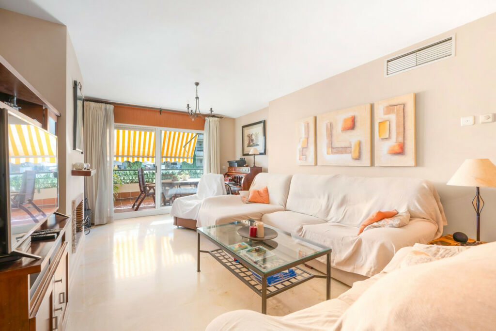 Middle Floor Apartment Marbella Málaga - image 3