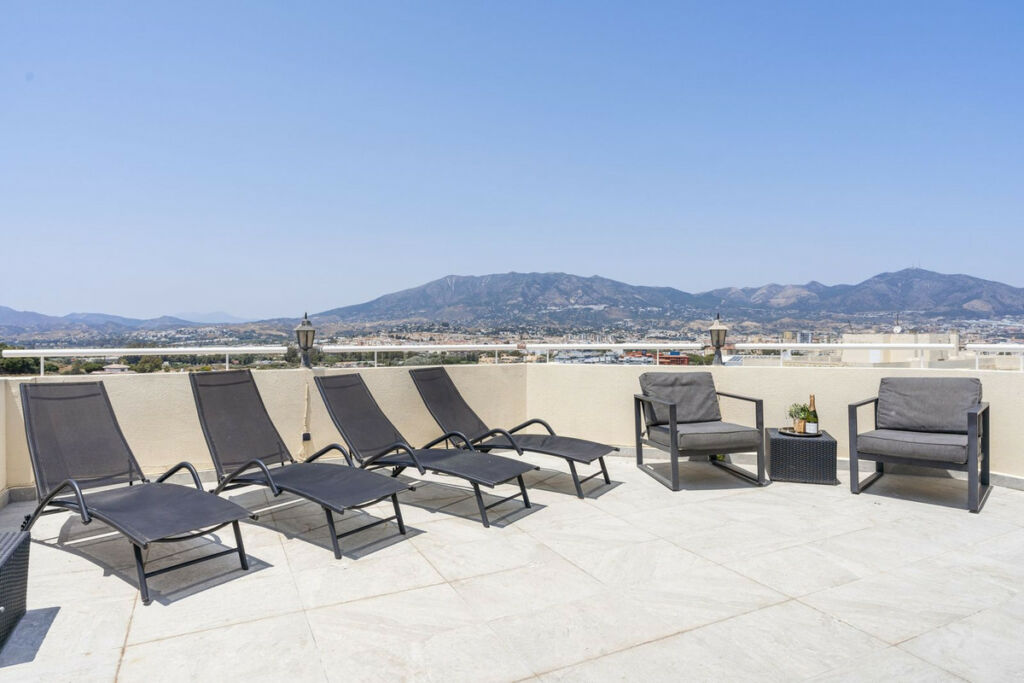 Penthouse Fuengirola Málaga - image 3