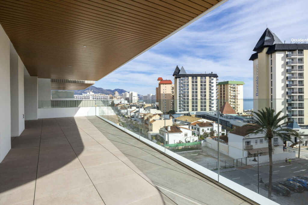 Middle Floor Apartment Fuengirola Málaga - image 3