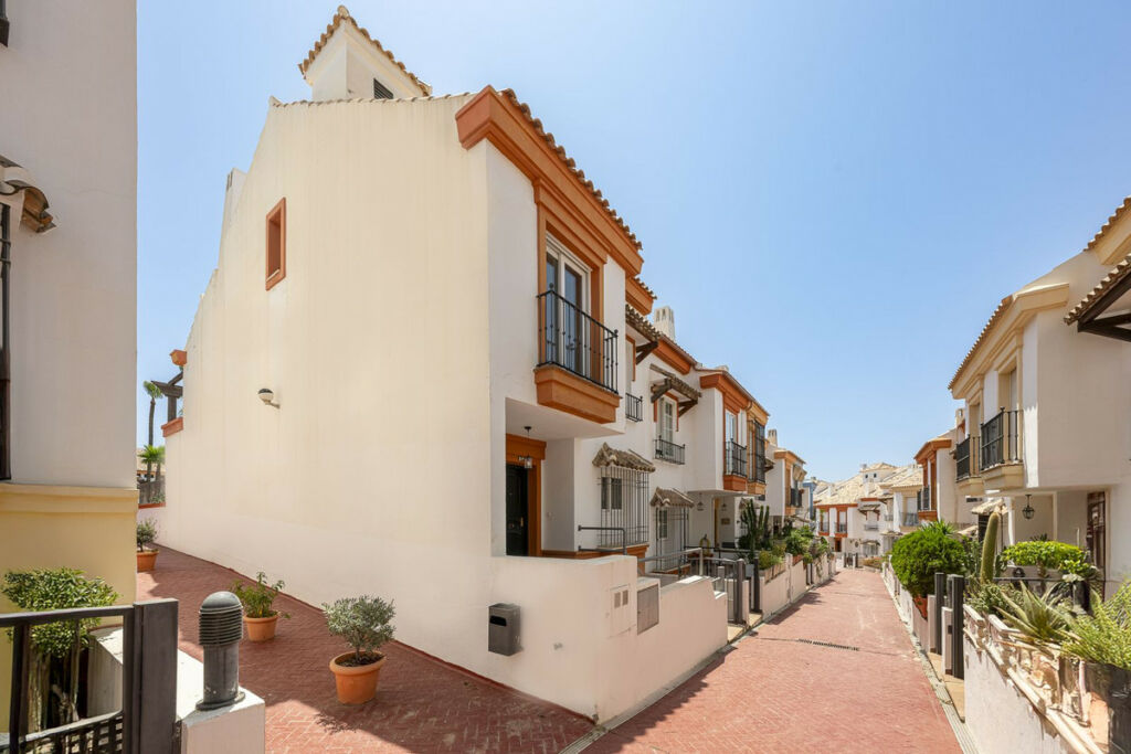 Townhouse Marbella Málaga - image 3