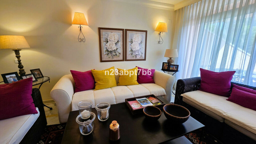 Middle Floor Apartment Nueva Andalucía Málaga - image 3