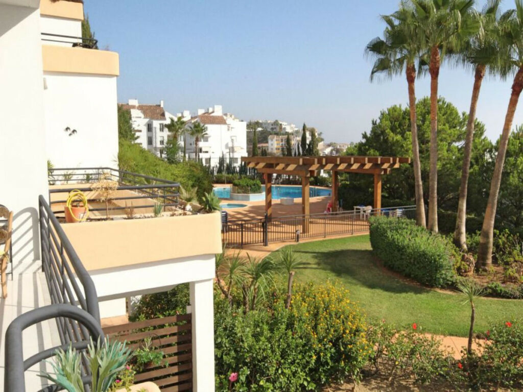 Middle Floor Apartment Riviera del Sol Málaga - image 3