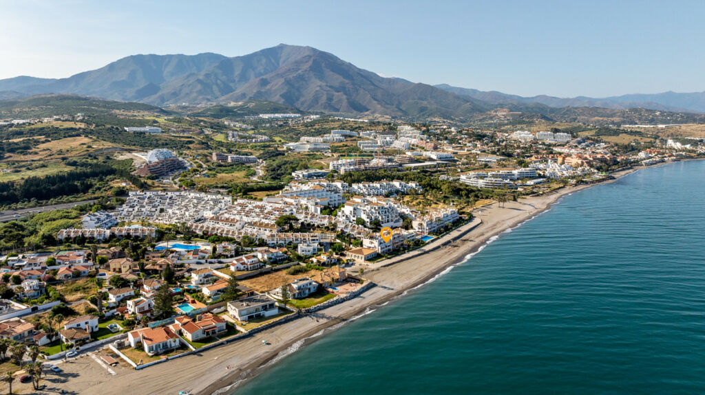Middle Floor Apartment Estepona Málaga - image 3