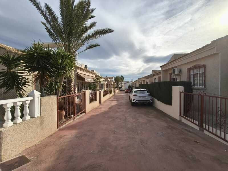 Detached Villa Algorfa Alicante - image 4