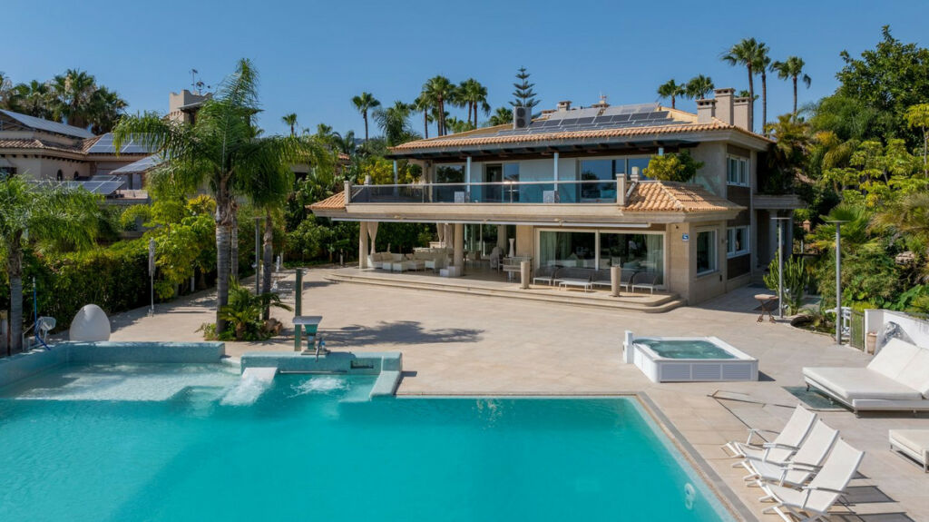 Detached Villa Bahía de Marbella Málaga - image 3