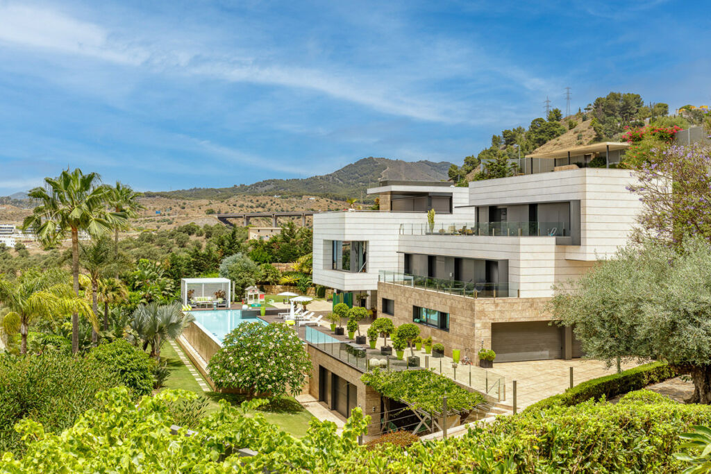 Detached Villa Málaga Este Málaga - image 3