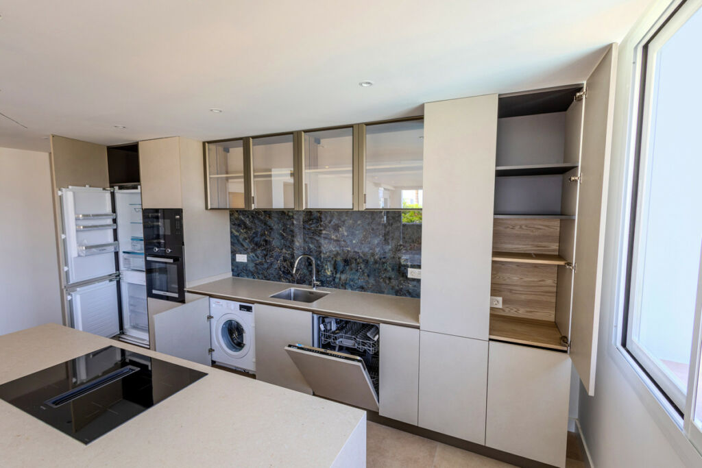 Middle Floor Apartment Nueva Andalucía Málaga - image 3