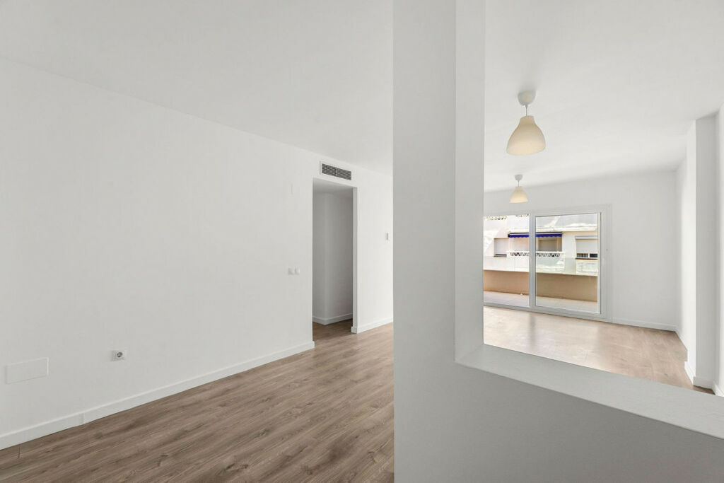 Middle Floor Apartment La Campana Málaga - image 3