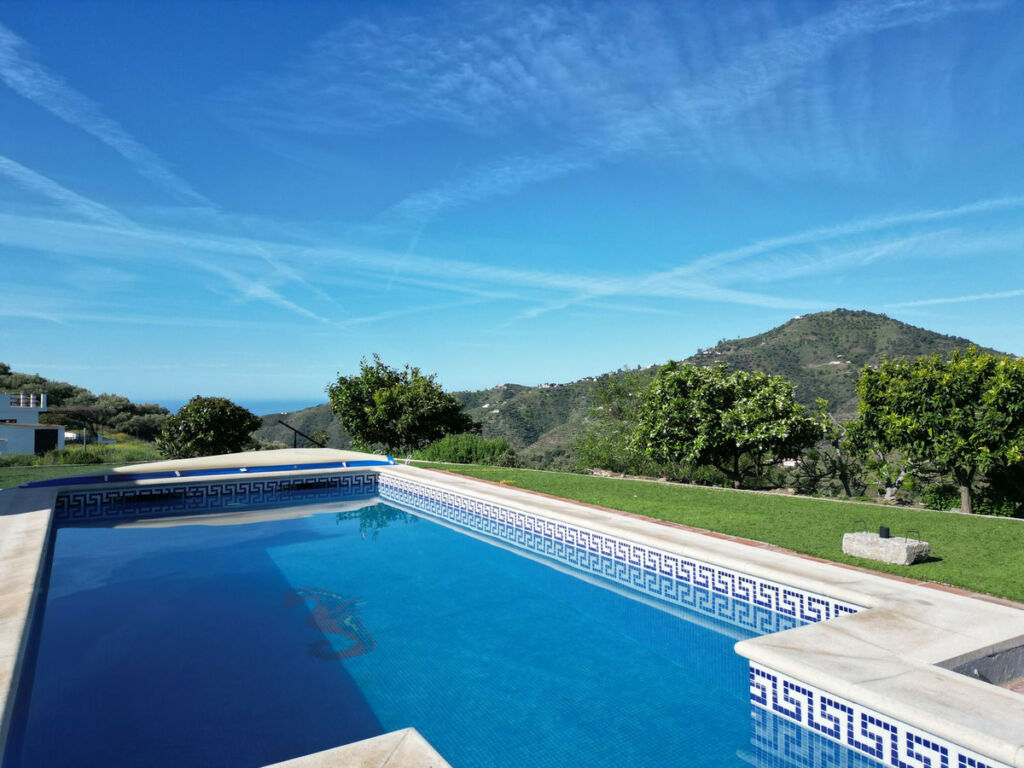 Detached Villa Cómpeta Málaga - image 3