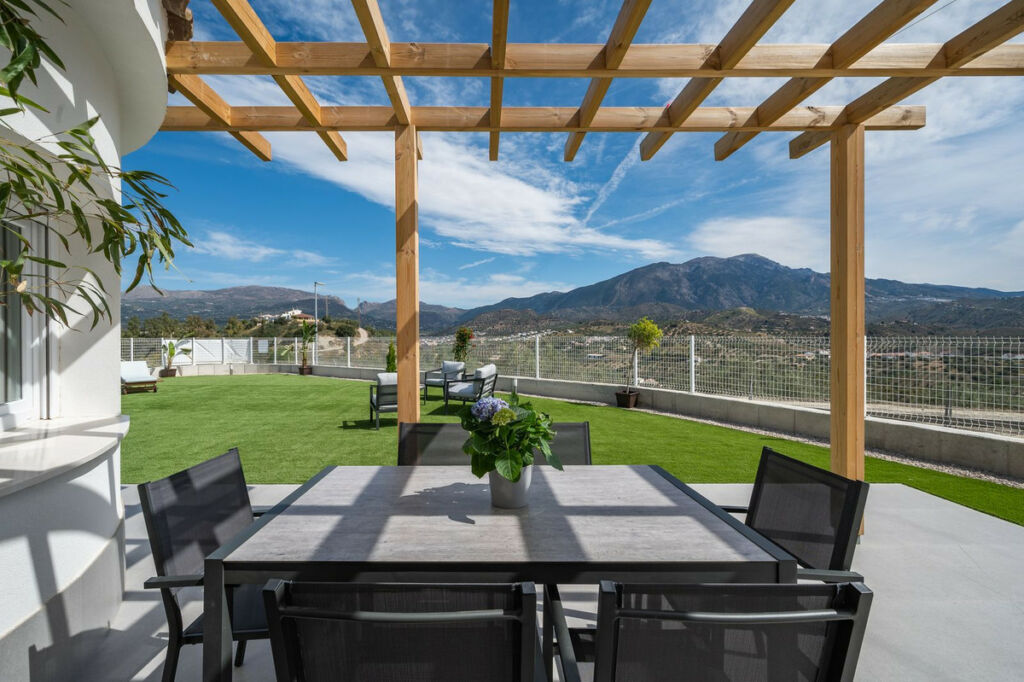 Detached Villa La Viñuela Málaga - image 2