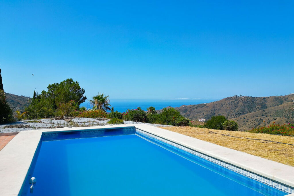 Detached Villa Cómpeta Málaga - image 4