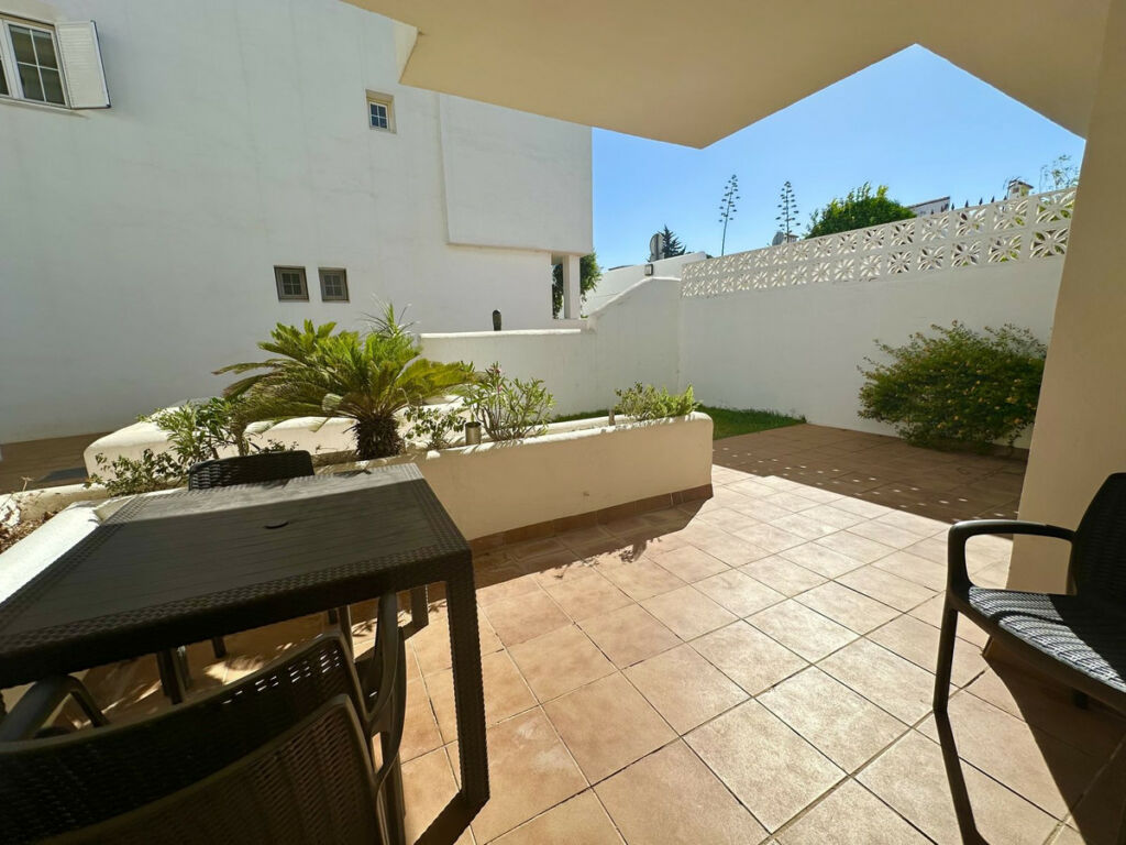 Ground Floor Apartment La Duquesa Málaga - image 3