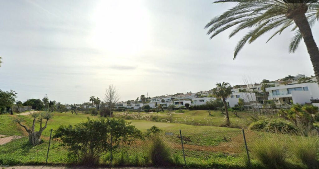 Residential Plot El Paraiso Málaga - image 3