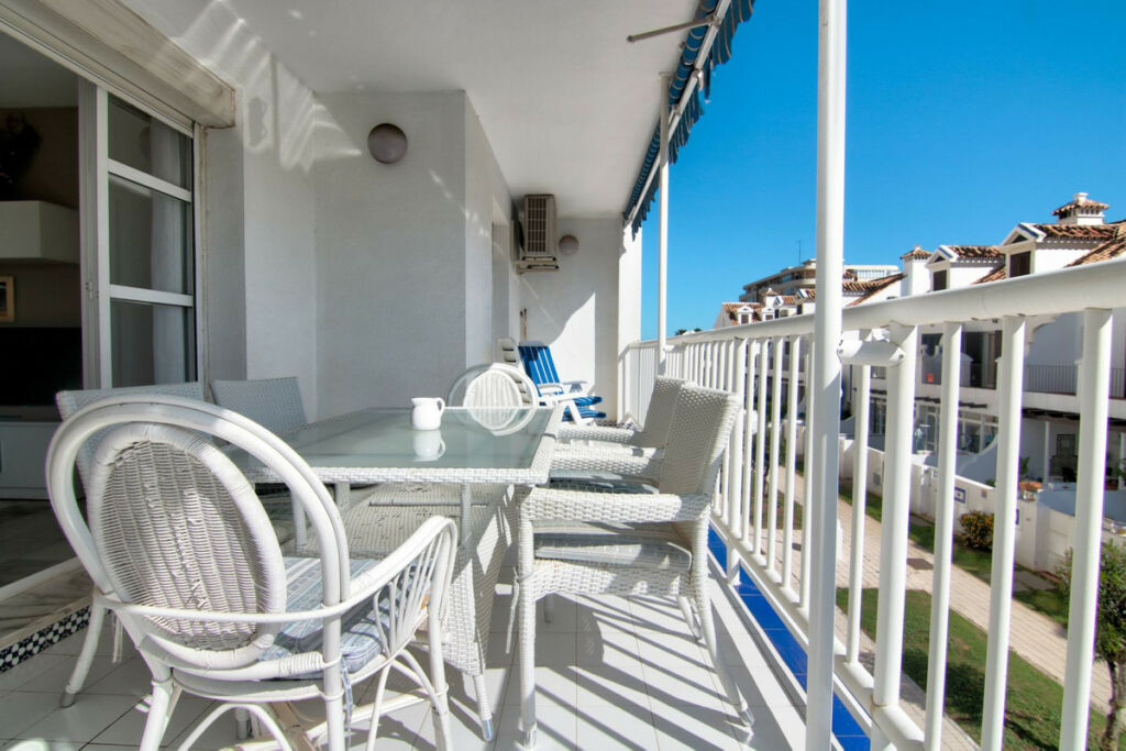 Middle Floor Apartment Fuengirola Málaga - image 3