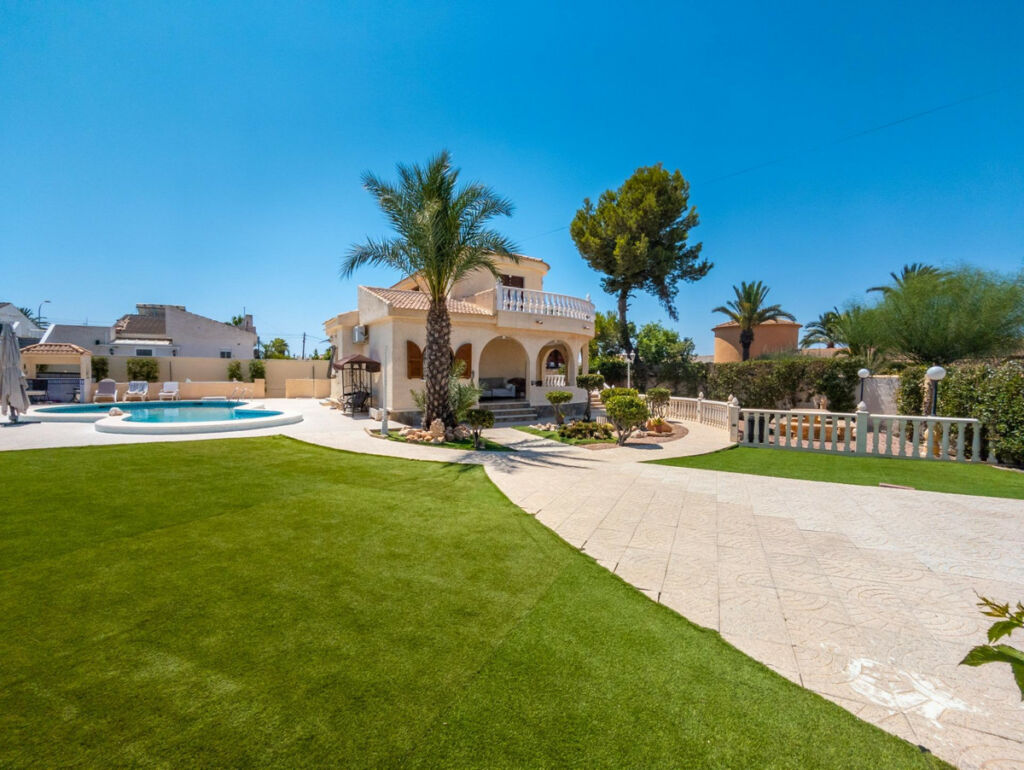 Detached Villa La Siesta Alicante - image 3