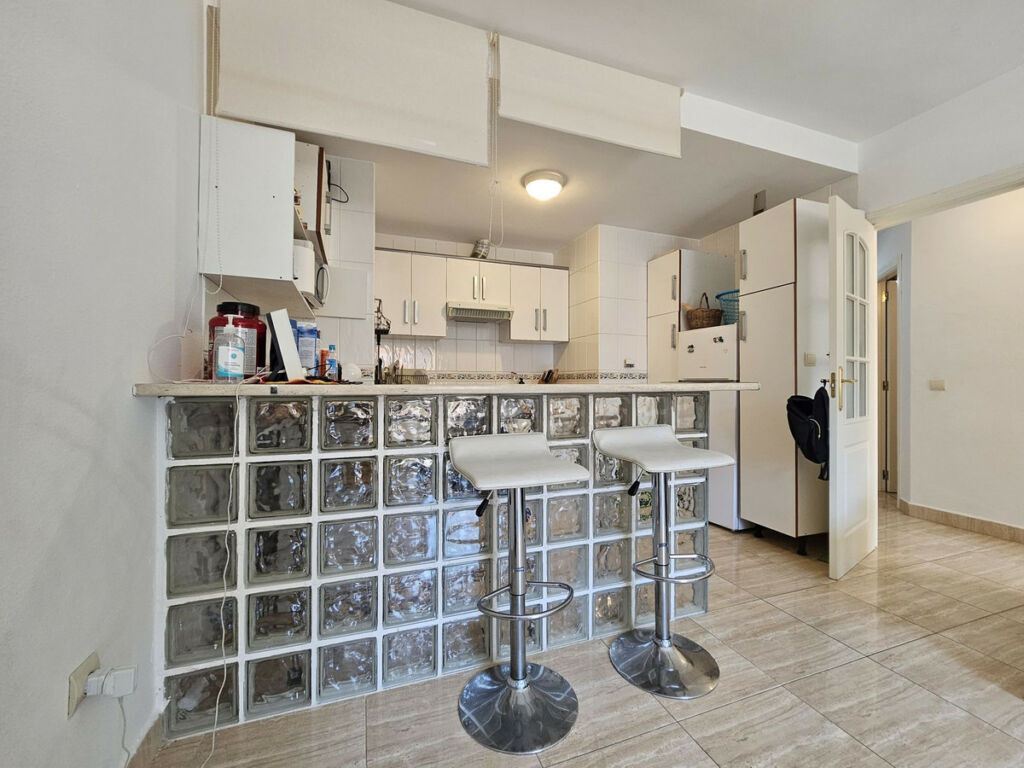Middle Floor Apartment San Luis de Sabinillas Málaga - image 3