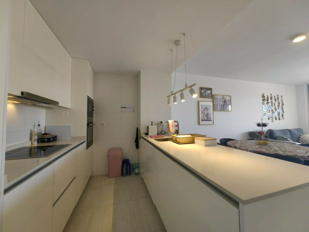 Middle Floor Apartment Estepona Málaga - image 3