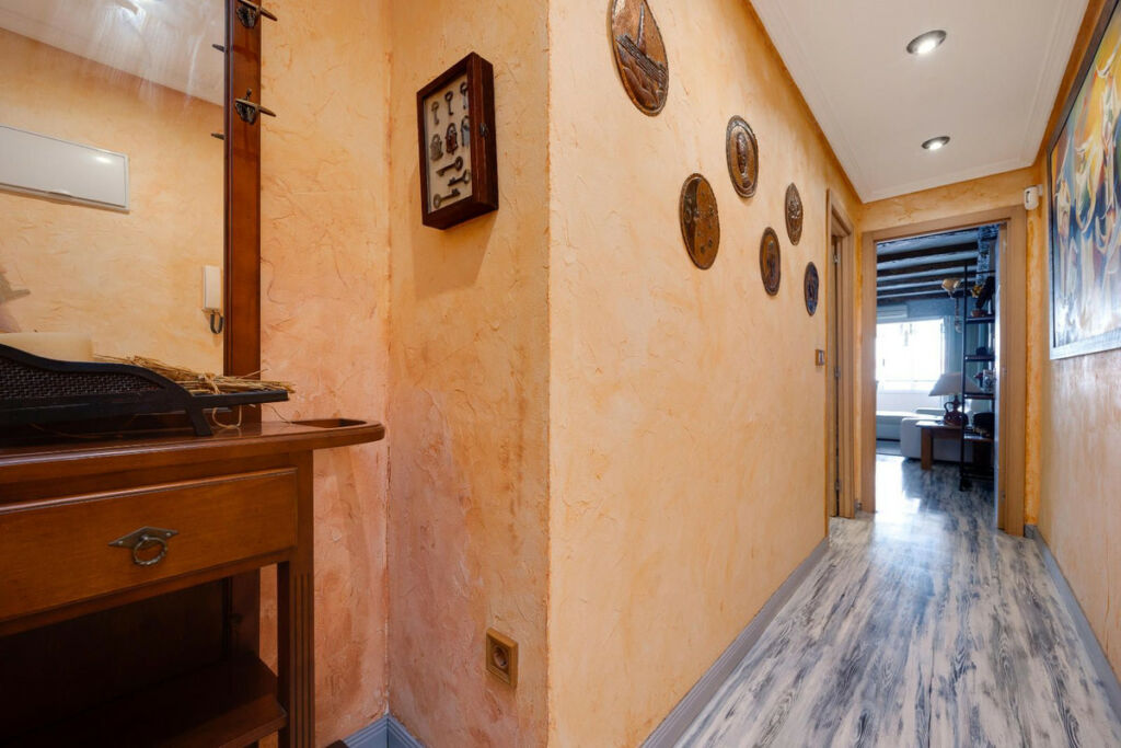 Middle Floor Apartment Torrevieja Alicante - image 3