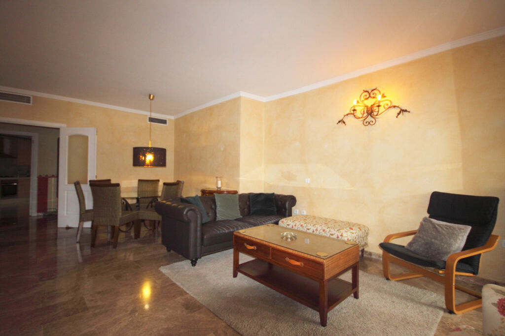 Middle Floor Apartment San Pedro de Alcántara Málaga - image 3