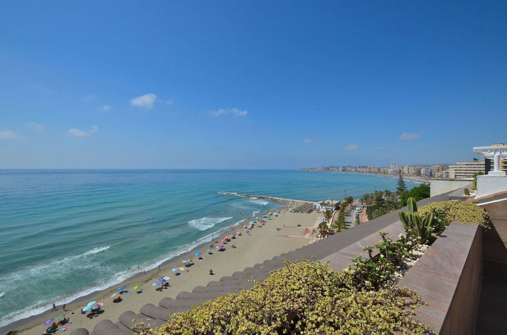 Penthouse Carvajal Málaga - image 30