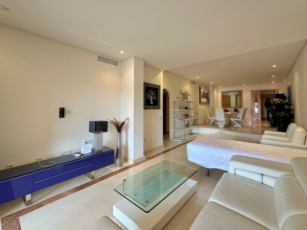 Middle Floor Apartment Puerto Banús Málaga - image 30