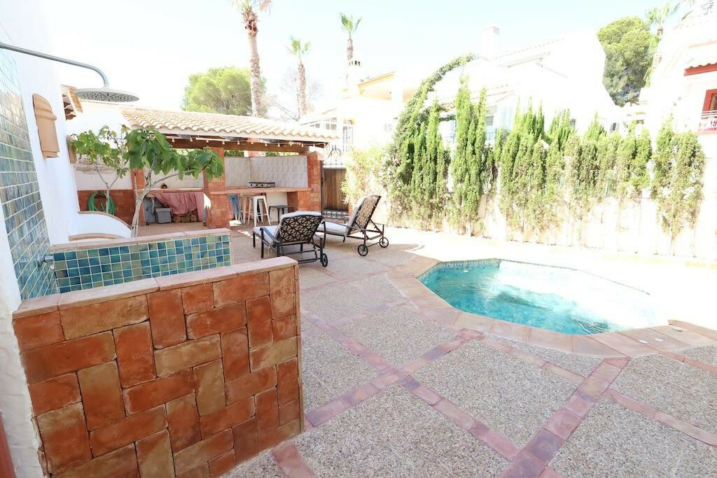 Detached Villa Villamartin Alicante - image 30