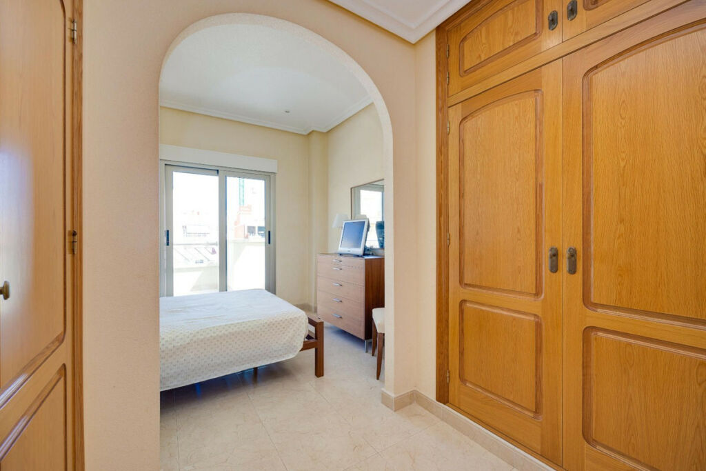 Middle Floor Apartment Torrevieja Alicante - image 30