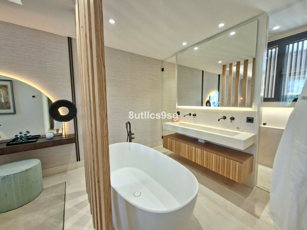 Middle Floor Apartment Aloha Málaga - image 30