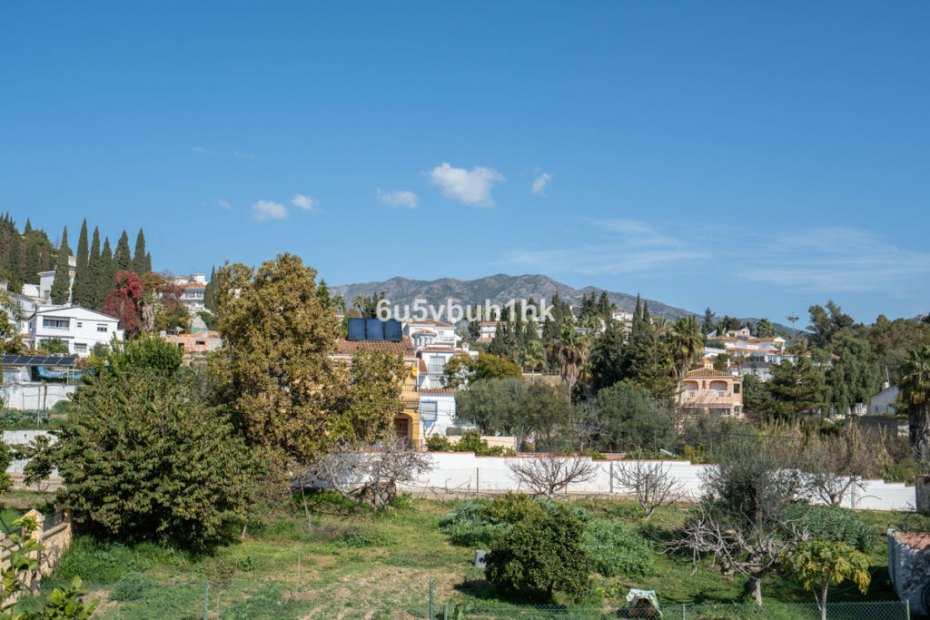 Semi-Detached House El Coto Málaga - image 30