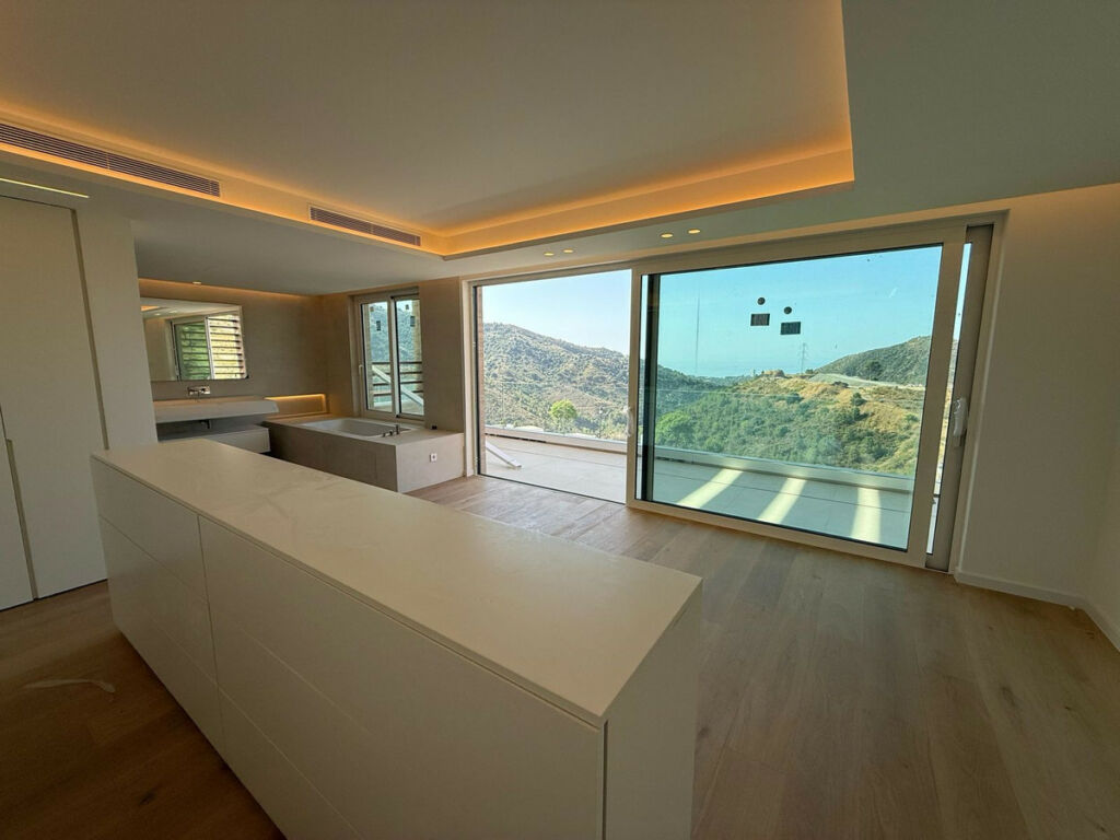 Detached Villa Marbella Málaga - image 29
