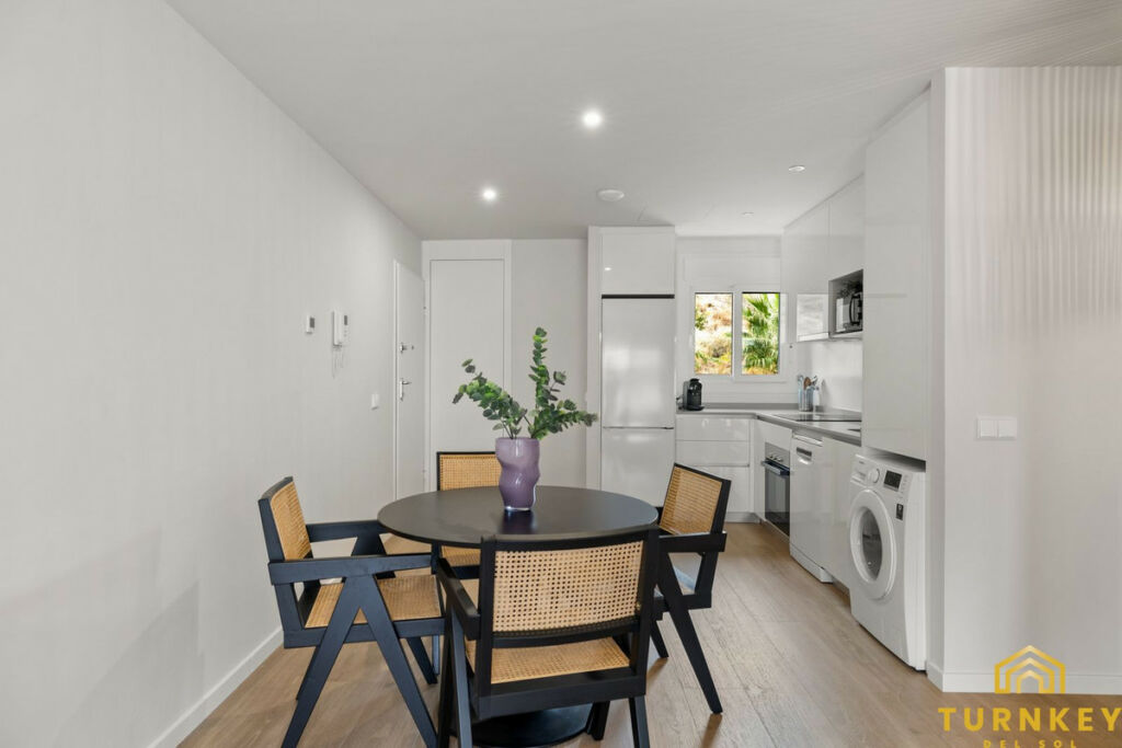 Middle Floor Apartment Estepona Málaga - image 30