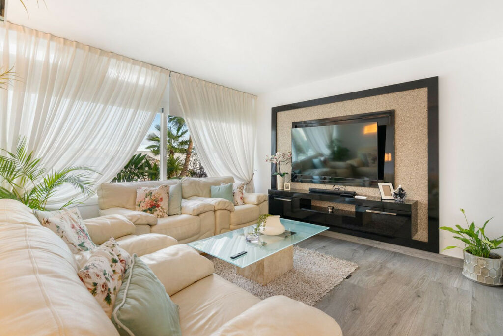 Detached Villa Estepona Málaga - image 29