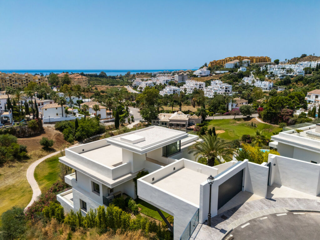Detached Villa Estepona Málaga - image 30