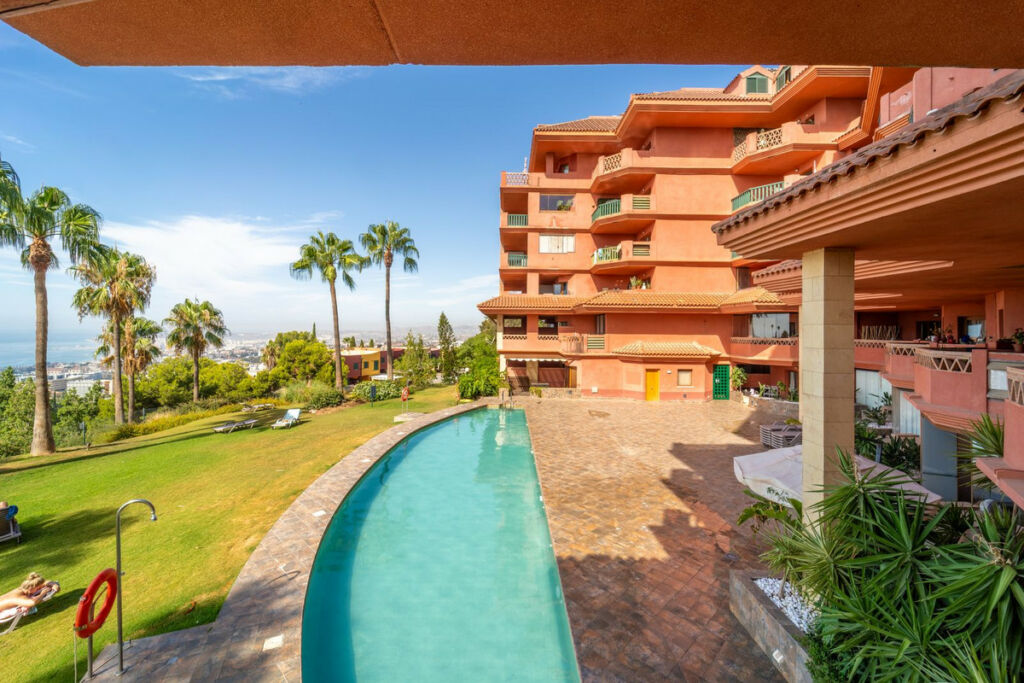Middle Floor Apartment Benalmadena Málaga - image 19