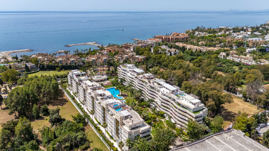 Middle Floor Apartment Puerto Banús Málaga - image 31