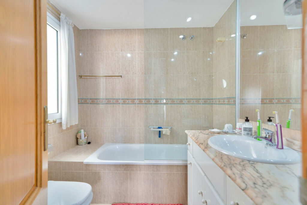 Middle Floor Apartment Nagüeles Málaga - image 31