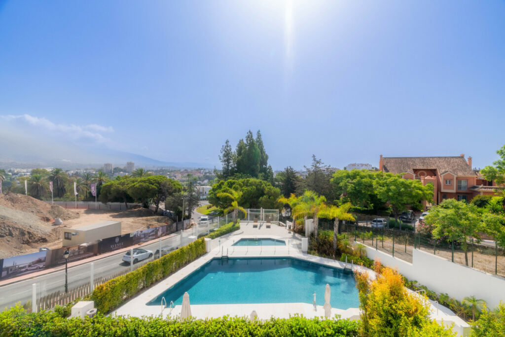 Detached Villa Nueva Andalucía Málaga - image 32