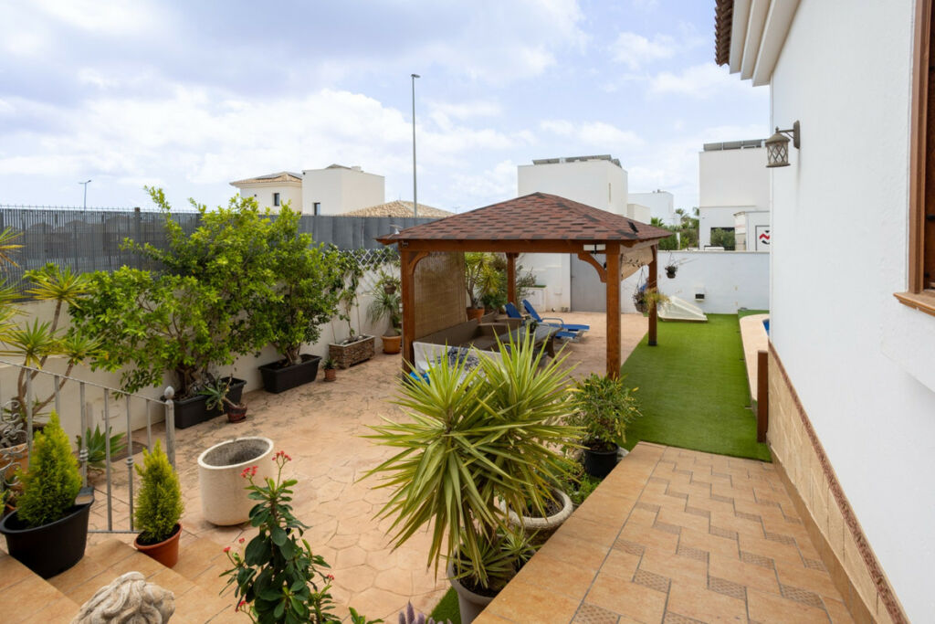 Detached Villa Los Montesinos Alicante - image 31