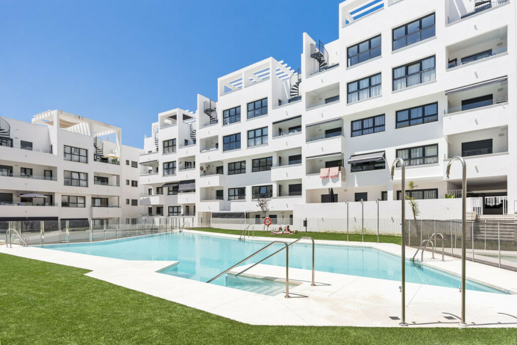 Middle Floor Apartment Estepona Málaga - image 31
