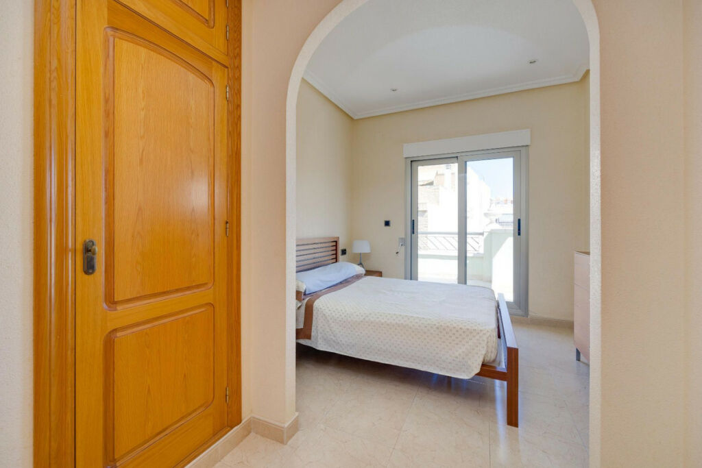 Middle Floor Apartment Torrevieja Alicante - image 31