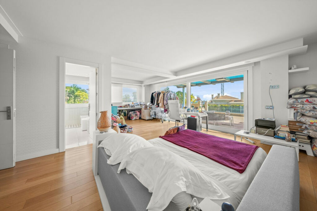 Detached Villa Bahía de Marbella Málaga - image 31