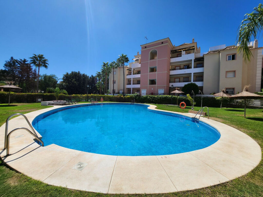Middle Floor Apartment Nueva Andalucía Málaga - image 31