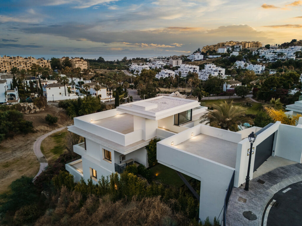 Detached Villa Estepona Málaga - image 31