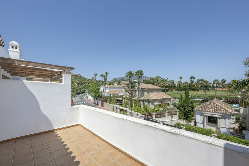 Townhouse Nueva Andalucía Málaga - image 31
