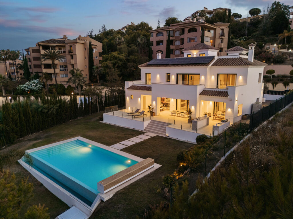 Detached Villa Elviria Málaga - image 32